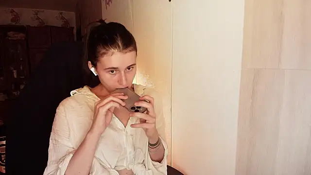 KristinaScott online show from February 28, 6:40 pm