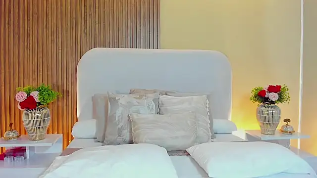 LondraBlush online show from March 18, 2:11 pm