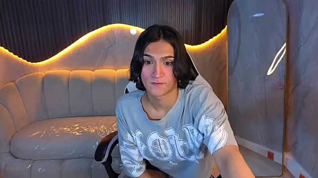 zoe tp online show from March 4, 8:15 pm