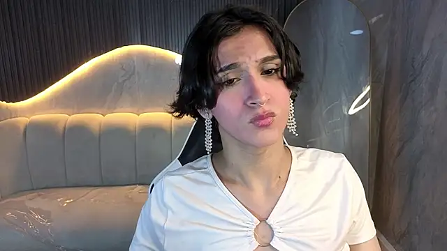 zoe tp online show from December 13, 8:15 pm