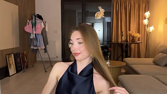 Jolienne online show from April 28, 8:13 pm