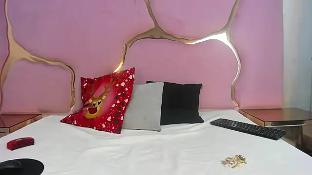 Aisha Leenss online show from December 15, 2:00 pm