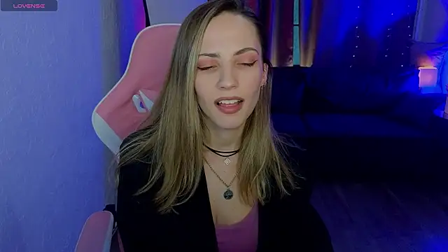 amelia meili online show from February 24, 1:32 pm