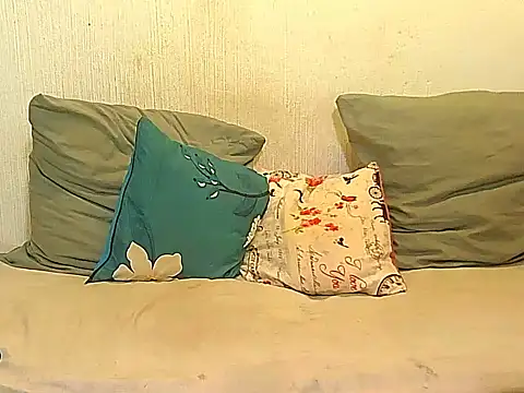 BrunetteNaomi8 online show from April 2, 10:40 pm