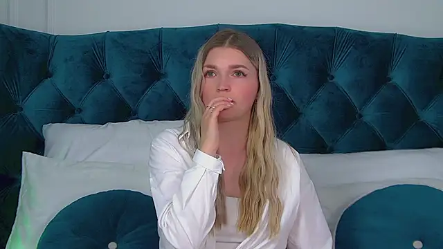 AnnyRaii online show from November 23, 7:54 am