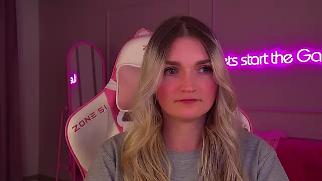 AnnyRaii online show from November 28, 7:50 pm