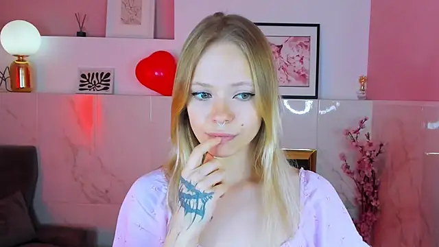 lucy loy online show from February 11, 7:21 am