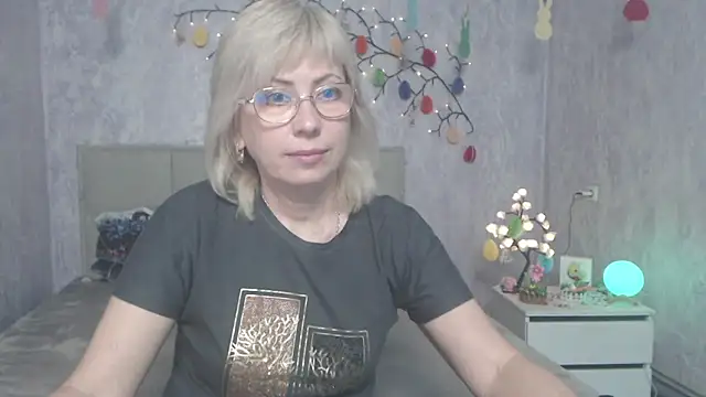 LaurenWishy online show from March 31, 5:40 am