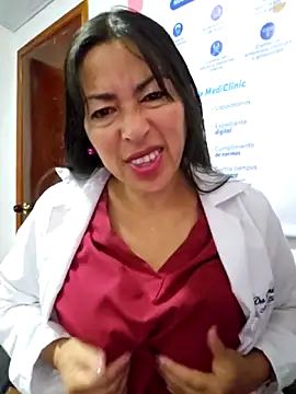 JustSamantha  online show from April 9, 11:15 am