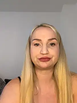 BootyQueenApril online show from December 4, 11:01 am