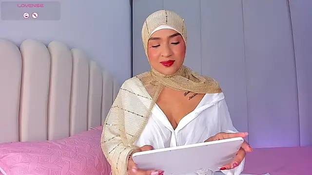 Amira-Zahra online show from July 15, 11:20 pm