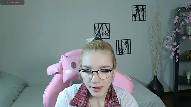 Megan Lora online show from January 10, 1:10 am