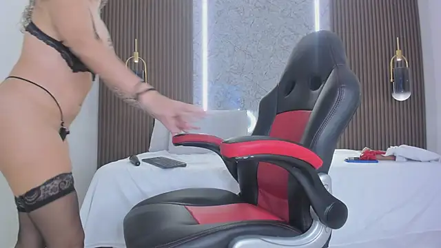 mia dollce online show from January 15, 11:16 am