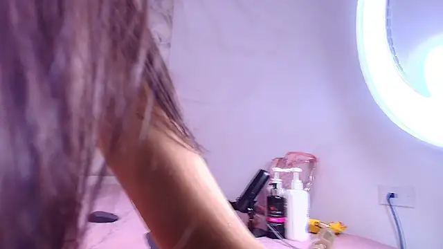 lili jhonson online show from March 4, 12:01 pm