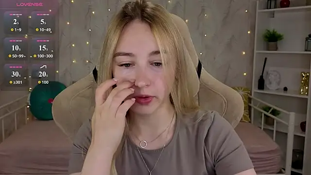 Shy Polly online show from July 23, 12:01 am