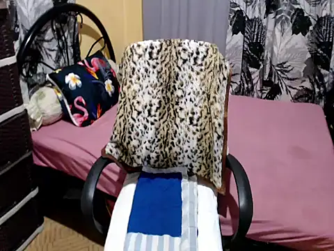 lovelyxmorena online show from December 16, 12:44 pm