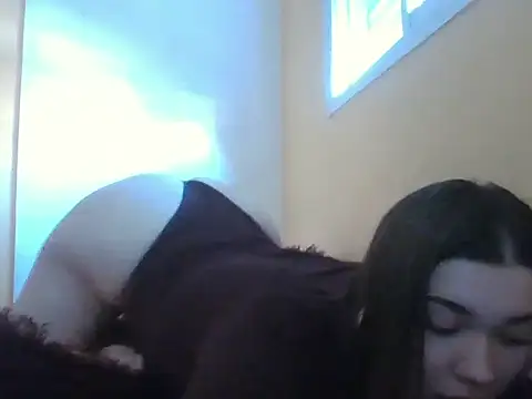 frutillitaaok  online show from March 25, 8:23 pm