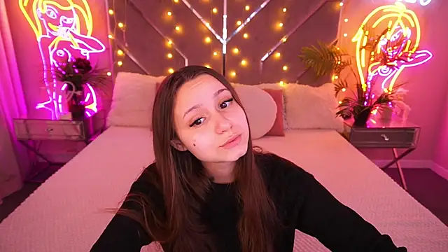 TinyNatalie online show from March 18, 2:33 pm