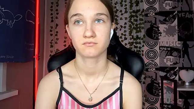 helgicuteness online show from February 23, 3:33 pm