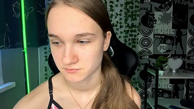 helgicuteness online show from February 14, 11:34 am