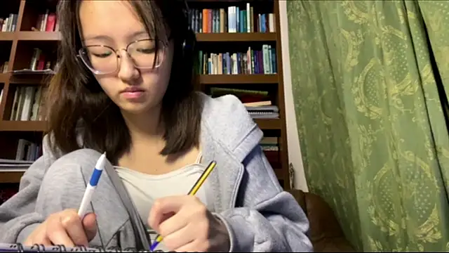 LinaClous online show from December 16, 3:40 pm