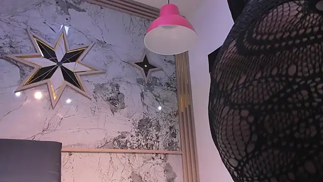 ZoeCollin online show from February 4, 7:39 pm