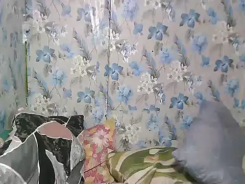 Smilinglovely online show from December 17, 1:26 pm