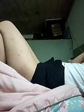 LianLaz online show from April 21, 2:13 pm