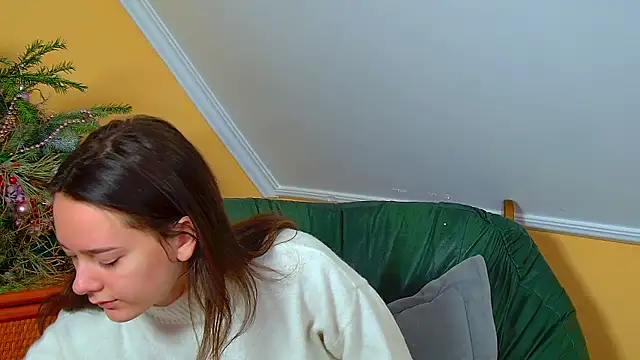 LilyLanes online show from December 22, 7:00 am