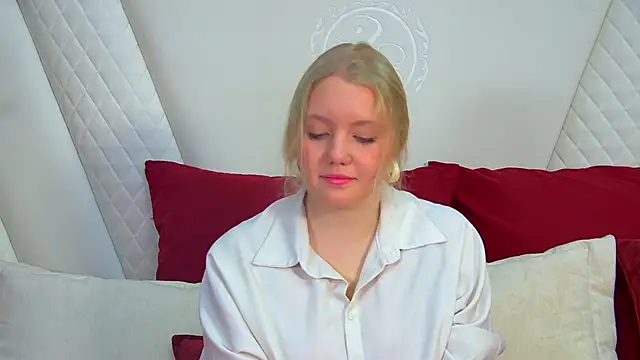 EmilyEvanse online show from December 18, 6:51 am