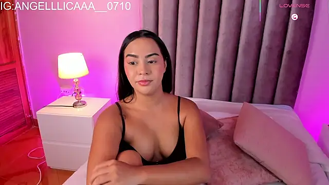 Little Angelica18 online show from February 27, 7:03 pm