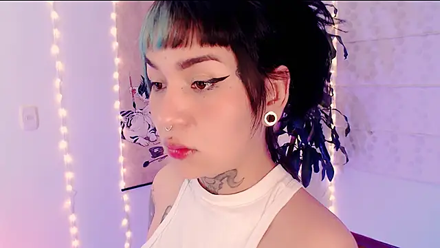 justmartina  online show from March 18, 2:16 am