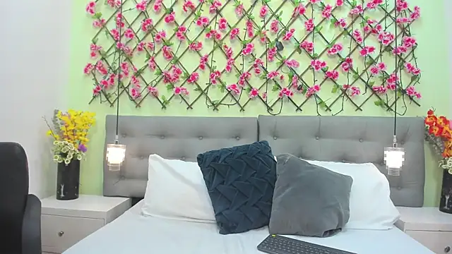 Luna delvalle online show from November 28, 5:54 am