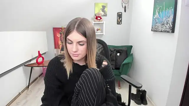 SarahOwenn online show from January 12, 12:10 pm