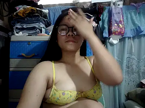 xxdreamgirl69 online show from April 6, 4:46 am