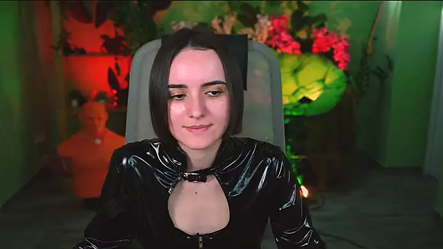 KateWillows online show from April 7, 4:58 am