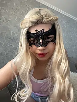 s4rah online show from March 18, 11:15 am