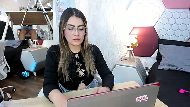AriaRous online show from May 23, 4:49 pm