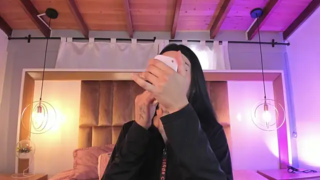 BrianaJhons19 online show from April 21, 8:05 pm