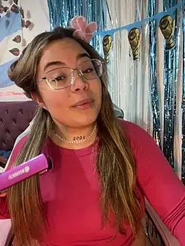 Lindalatina2001 online show from June 18, 6:24 pm