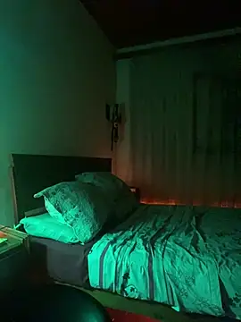 Petebulimia online show from April 3, 5:05 am