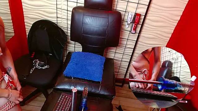 painwithoutpity online show from December 19, 12:52 pm