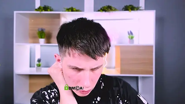 leo valor online show from March 25, 1:44 am