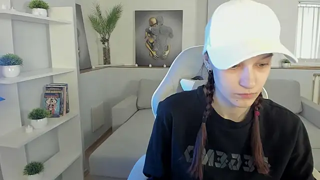 KrisDoeil online show from April 19, 2:22 am