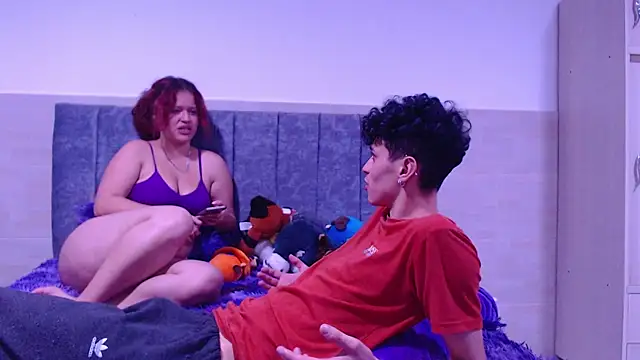 hottie couplee online show from December 17, 1:55 am