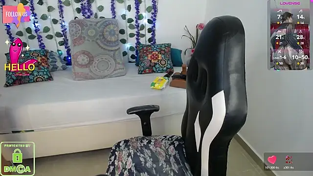 Mia Duque1999 online show from March 16, 7:40 pm