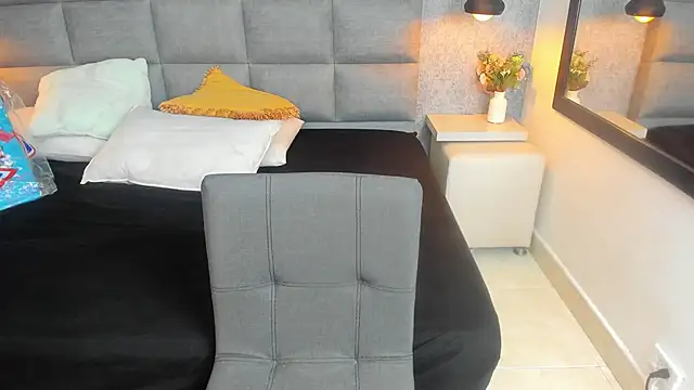 emilyy r online show from February 11, 7:15 pm