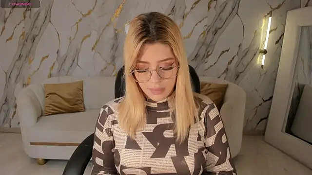 MadisonKane online show from April 11, 11:14 am