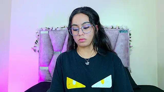 iris and damian online show from April 19, 6:10 pm