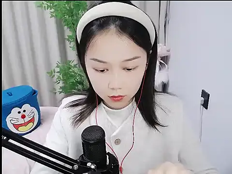 mili923 online show from December 19, 2:42 pm